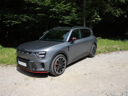 Der Schauspieler und ehemaliger Bodybuilder Arnold Schwarzenegger wird in Thal bei Graz geboren (1947)