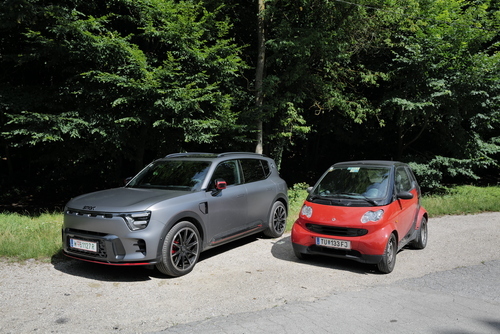 Der Schauspieler und ehemaliger Bodybuilder Arnold Schwarzenegger wird in Thal bei Graz geboren (1947)