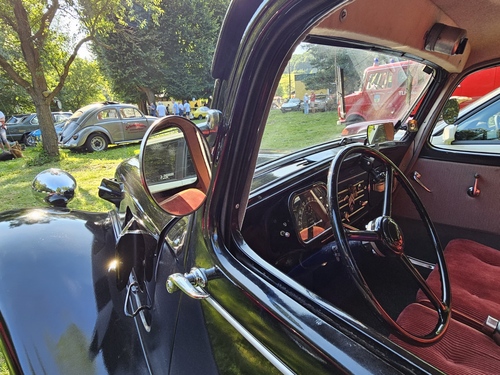 Nach zwei Monaten erreicht Alice Ramsey als erste Frau, die mit einem Auto die USA durchquert hat, ihren Zielort San Francisco (1909)