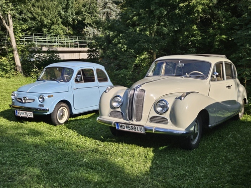 Nach zwei Monaten erreicht Alice Ramsey als erste Frau, die mit einem Auto die USA durchquert hat, ihren Zielort San Francisco (1909)