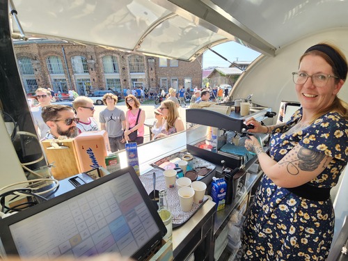 Prinz Scipione Borghese und Ettore Guizzardi gewinnen das 10.000-Meilen-Rennen Peking-Paris (1907)