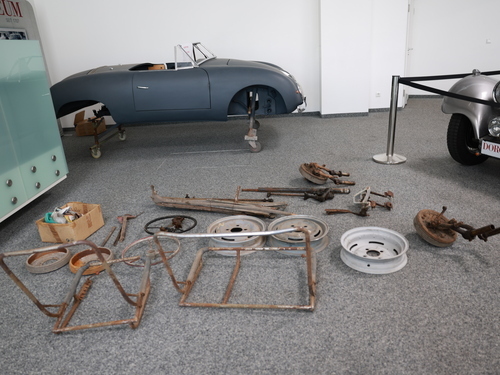 Der Musiker und Rocksänger Freddie Mercury wird in Farrokh Bulsara in Sansibar geboren (1946)