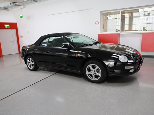 Der Musiker und Rocksänger Freddie Mercury wird in Farrokh Bulsara in Sansibar geboren (1946)