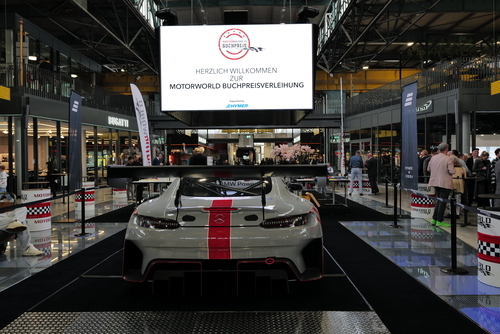 Der deutscher Modeschöpfer Karl Lagerfeld wird geboren (1933)