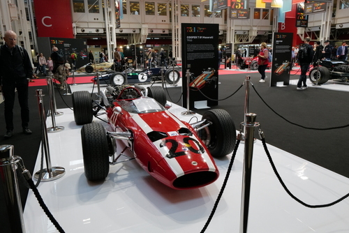 Die erste Lokomotive fährt die Strecke Mürzzuschlag-Payerbach über den Semmering (1853)