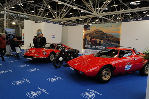 Die erste Lokomotive fährt die Strecke Mürzzuschlag-Payerbach über den Semmering (1853)