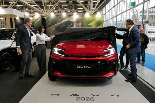 Die erste Lokomotive fährt die Strecke Mürzzuschlag-Payerbach über den Semmering (1853)