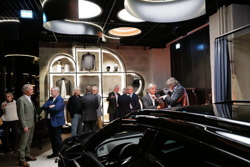 Der Suezkanal mit einer Länge von 164 km wird eröffnet (1880)