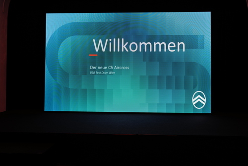 Neil Papworth verschickt das erste SMS mit dem Text "Merry Christmas" im britischen Vodafone-Netz (1992)