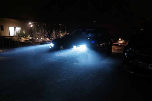 Neil Papworth verschickt das erste SMS mit dem Text "Merry Christmas" im britischen Vodafone-Netz (1992)