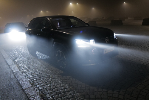 Neil Papworth verschickt das erste SMS mit dem Text "Merry Christmas" im britischen Vodafone-Netz (1992)