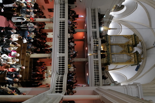 Die weltweit erste Ampel wird vor dem House of Parliament in London aufgestellt (1868)