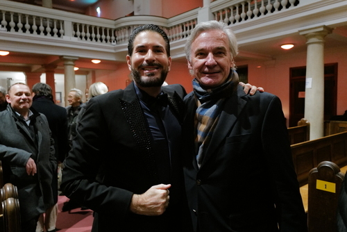 Die weltweit erste Ampel wird vor dem House of Parliament in London aufgestellt (1868)