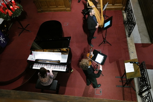 Die weltweit erste Ampel wird vor dem House of Parliament in London aufgestellt (1868)