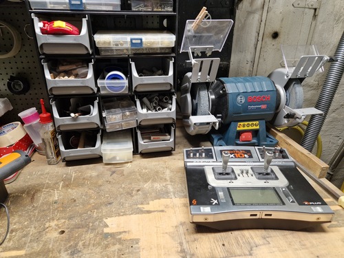 Der Automobildesigner Harm Lagaay wird in Den Haag, Niederlande geboren (1946)