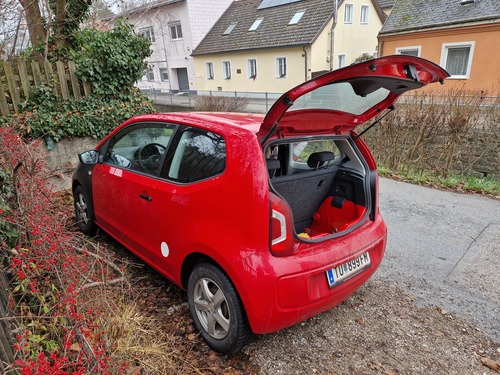 Der österreichische Rennfahrer Karl Wendlinger wird in Kufstein geboren (1968)