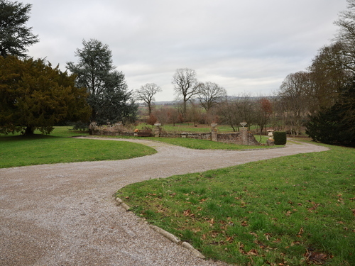 In der "New York Times" wird erstmals der Begriff "Automobile" verwendet (1899)