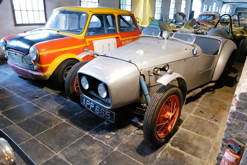 In der "New York Times" wird erstmals der Begriff "Automobile" verwendet (1899)