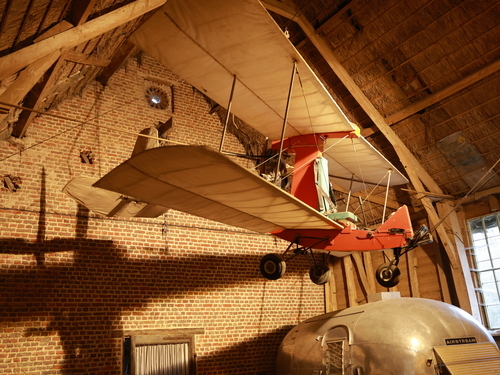 In der "New York Times" wird erstmals der Begriff "Automobile" verwendet (1899)