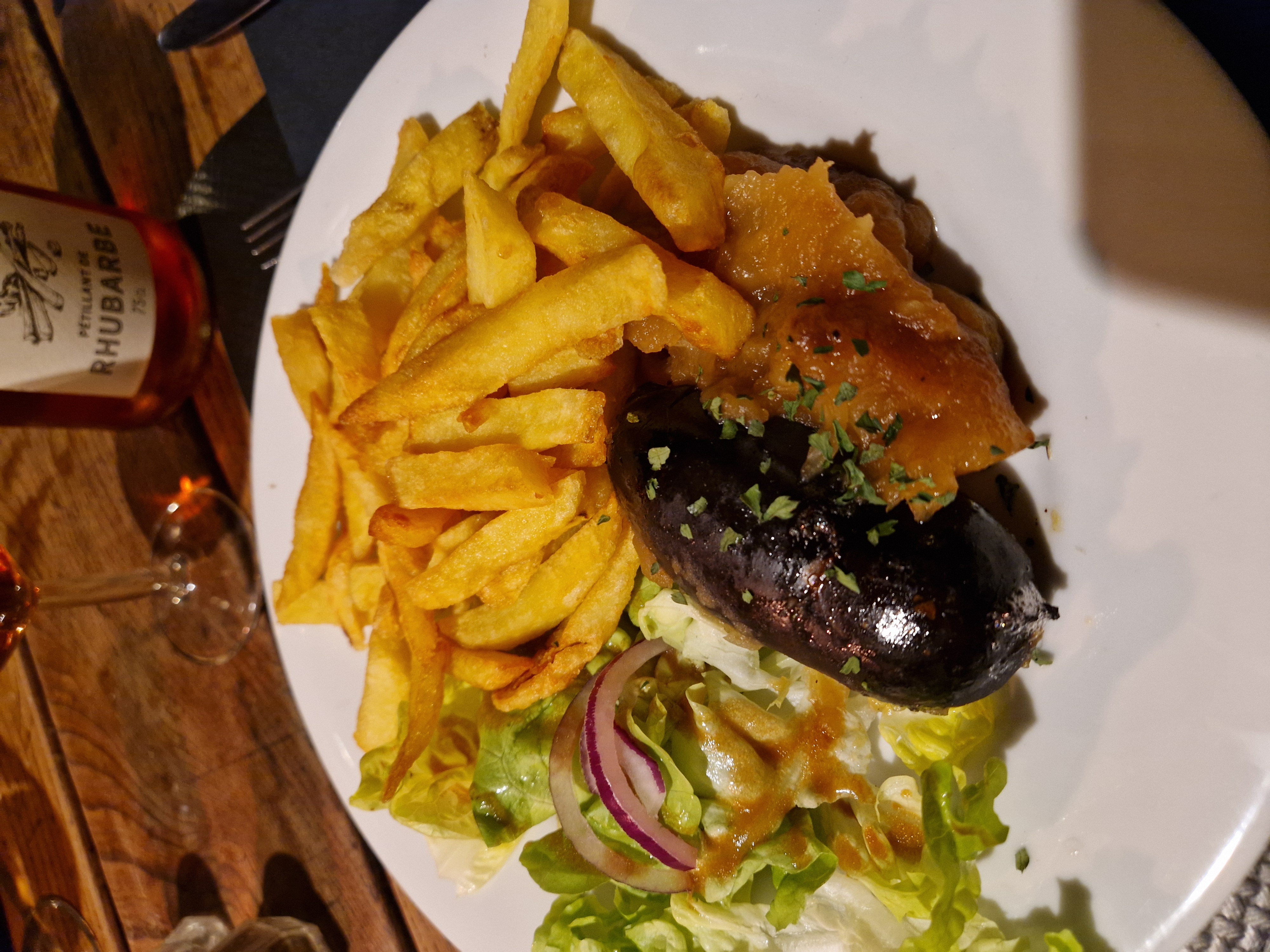 In der "New York Times" wird erstmals der Begriff "Automobile" verwendet (1899)