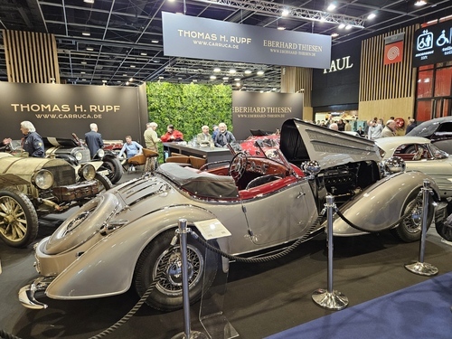 Der österreichische Filmpionier und Renfahrer Sascha Graf Kolowrat wird geboren (1886)