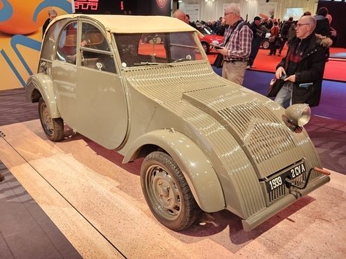 Der österreichische Filmpionier und Renfahrer Sascha Graf Kolowrat wird geboren (1886)