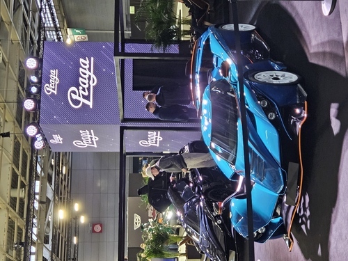 Der österreichische Filmpionier und Renfahrer Sascha Graf Kolowrat wird geboren (1886)