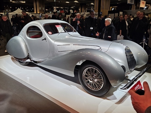 Der österreichische Filmpionier und Renfahrer Sascha Graf Kolowrat wird geboren (1886)