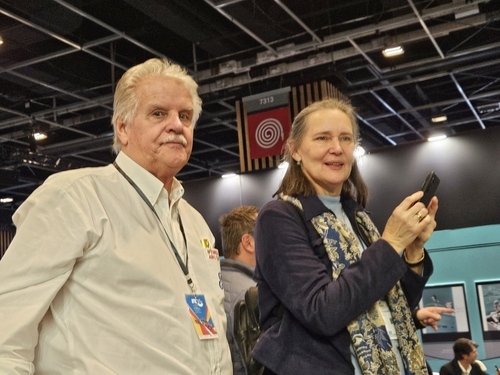 Der österreichische Filmpionier und Renfahrer Sascha Graf Kolowrat wird geboren (1886)