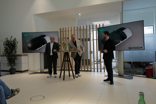 DuPont stellt die ersten Zahnbürsten mit Nylon-Borsten her (1938)