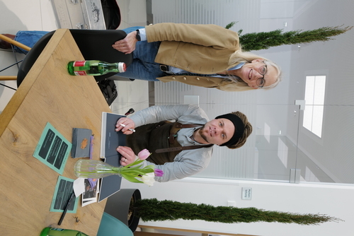 DuPont stellt die ersten Zahnbürsten mit Nylon-Borsten her (1938)