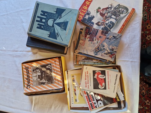 DuPont stellt die ersten Zahnbürsten mit Nylon-Borsten her (1938)