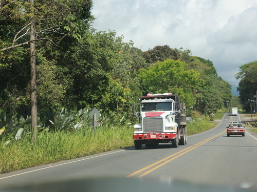 Der erste Ford Mustang rollt vom Fließband (1964)