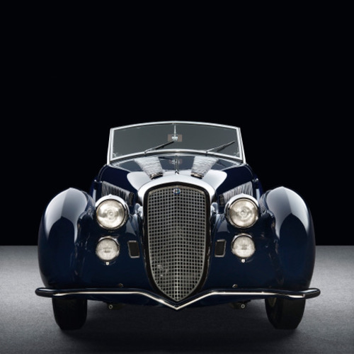 International gefeierter und historischer Alfa Romeo 8C 2900B nimmt am Anantara Concorso Roma teil