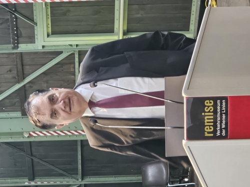 Mit einem 67 m langen Pendel im Pariser Pantheon beweist der Physiker Leon Foucault die Erdrotation (1851)