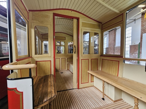 Mit einem 67 m langen Pendel im Pariser Pantheon beweist der Physiker Leon Foucault die Erdrotation (1851)