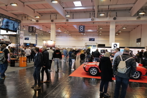 Die erste Boeing 737 der Version 100 startet zu ihrem Jungfernflug (1967)