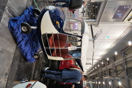 Die erste Boeing 737 der Version 100 startet zu ihrem Jungfernflug (1967)