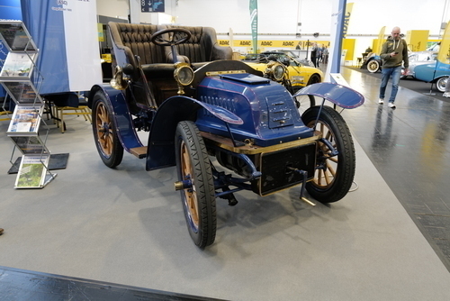 Die erste Boeing 737 der Version 100 startet zu ihrem Jungfernflug (1967)