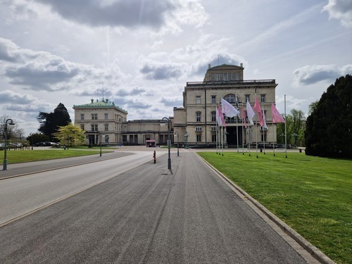 Mike Hawthorn, der erste englische Formel 1 Weltmeister, wird geboren (1929)