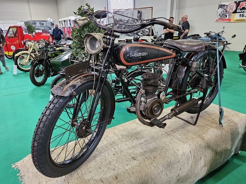 Mike Hawthorn, der erste englische Formel 1 Weltmeister, wird geboren (1929)