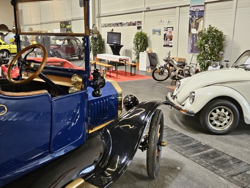 Mike Hawthorn, der erste englische Formel 1 Weltmeister, wird geboren (1929)