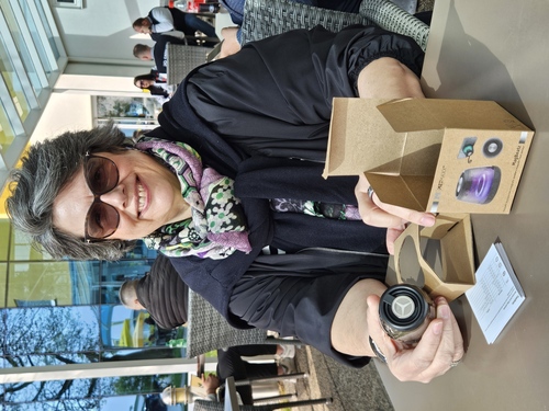 Isaac Newton wird für seine Verdienste um die Wissenschaft zum Ritter geschlagen (1705)