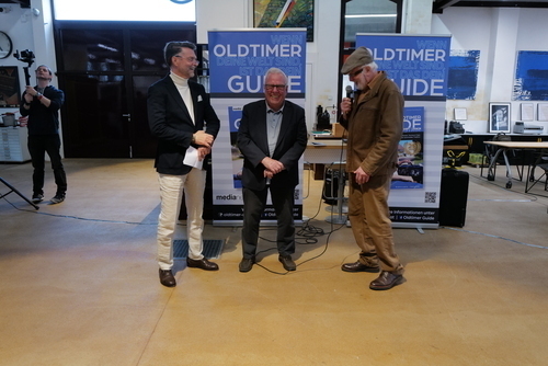 Isaac Newton wird für seine Verdienste um die Wissenschaft zum Ritter geschlagen (1705)