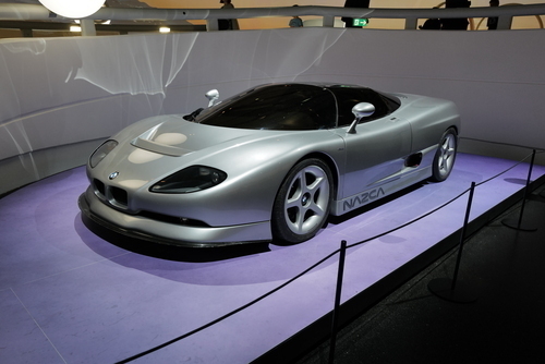 Kaiser Karl VI. veröffentlicht die Pragmatische Sanktion, die die Unteilbarkeit und Untrennbarkeit aller habsburgischen Länder festlegt (1713)