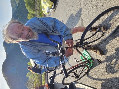 Kaiser Karl VI. veröffentlicht die Pragmatische Sanktion, die die Unteilbarkeit und Untrennbarkeit aller habsburgischen Länder festlegt (1713)