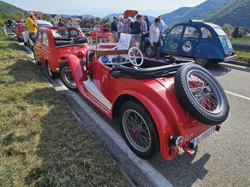 Kaiser Karl VI. veröffentlicht die Pragmatische Sanktion, die die Unteilbarkeit und Untrennbarkeit aller habsburgischen Länder festlegt (1713)