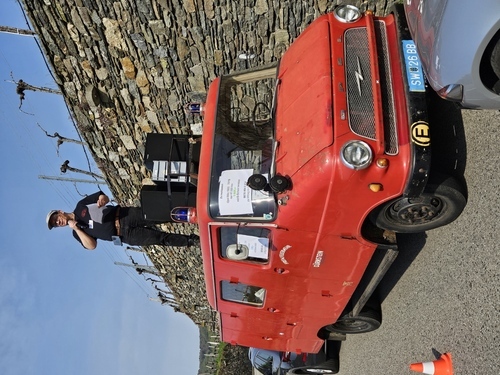 Kaiser Karl VI. veröffentlicht die Pragmatische Sanktion, die die Unteilbarkeit und Untrennbarkeit aller habsburgischen Länder festlegt (1713)