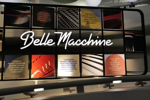 Kaiser Karl VI. veröffentlicht die Pragmatische Sanktion, die die Unteilbarkeit und Untrennbarkeit aller habsburgischen Länder festlegt (1713)