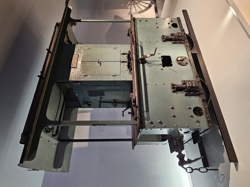 Für die Erfindung des Rollfilms erhält der US-amerikanische Unternehmer George Eastman das US-Patent 317,049 (1885)